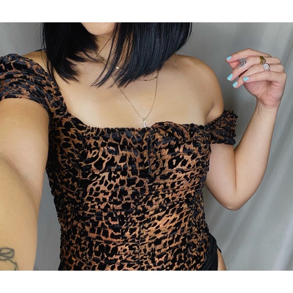 Leopard print off the shoulder bodysuit 🤎🖤 - Picture 5 of 6